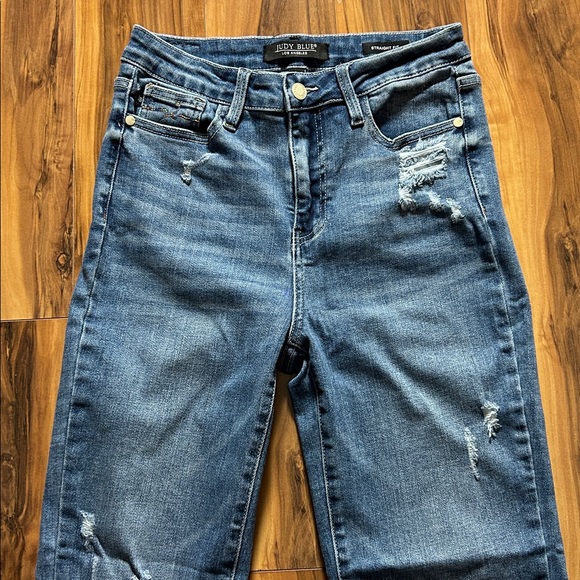 Judy Blue Straight Fit Cropped Jeans - Picture 4 of 9